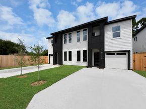 8117 Sterlingshire Street A/B, Houston TX 77078