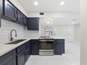 515 Tallowood Road 15, Houston TX 77024