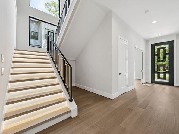 1014 Gardenia Drive, Houston TX 77018