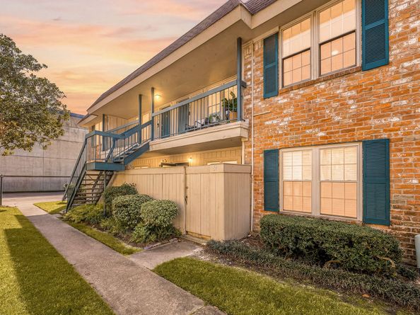 855 Augusta Drive 54, Houston TX 77057
