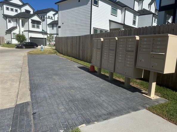 1611 Regents Court, Houston TX 77055