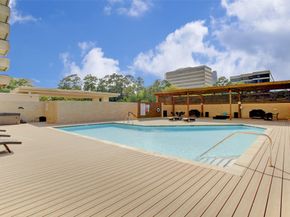 49 Briar Hollow Lane 1704, Houston TX 77027