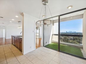 49 Briar Hollow Lane 1704, Houston TX 77027