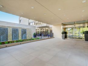 49 Briar Hollow Lane 1704, Houston TX 77027