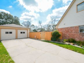 10427 Huntington Crest Drive, Houston TX 77099