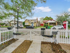 4030 Pineridge Street, Houston TX 77009