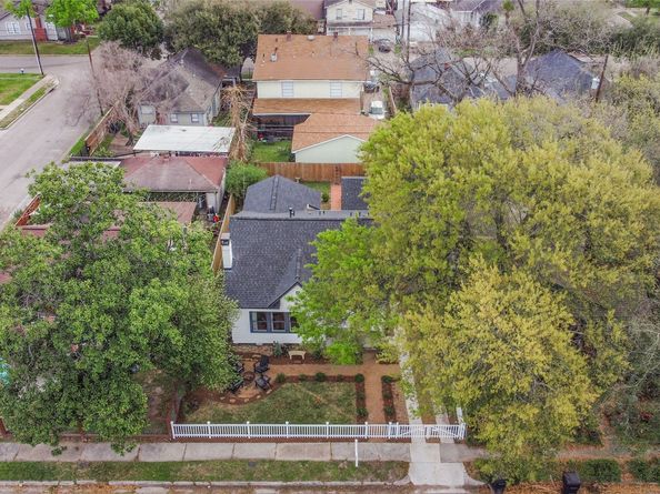 4030 Pineridge Street, Houston TX 77009