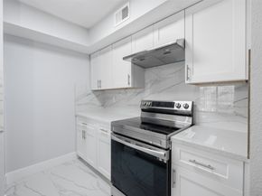 9350 Country Creek Drive 41, Houston TX 77036