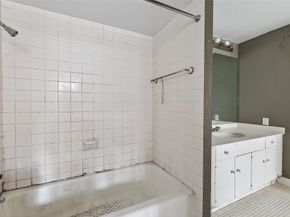 15 Greenway Plaza 2A, Houston TX 77046