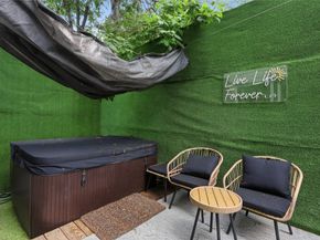 6747 Peerless Street, Houston TX 77021