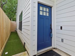 6747 Peerless Street, Houston TX 77021