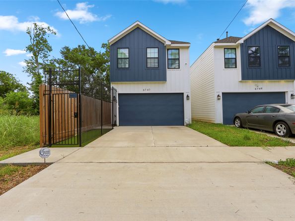 6747 Peerless Street, Houston TX 77021