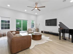 6747 Peerless Street, Houston TX 77021