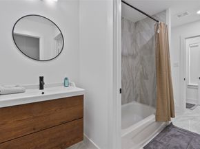 6747 Peerless Street, Houston TX 77021