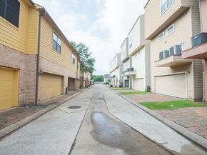 9120 Lakes At 610 Drive, Houston TX 77054