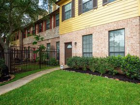 9120 Lakes At 610 Drive, Houston TX 77054