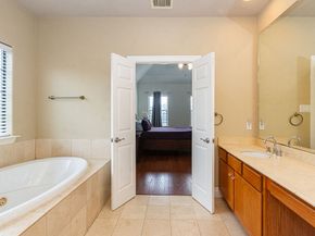 9120 Lakes At 610 Drive, Houston TX 77054