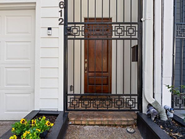 2612 Yupon Street, Houston TX 77006