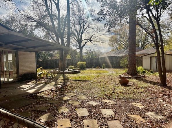 2023 Westlake Road, Houston TX 77062