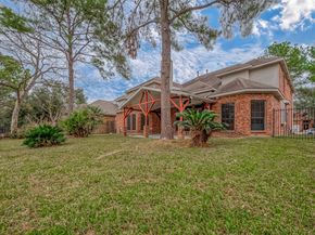 10327 Sablebrook Lane, Houston TX 77095