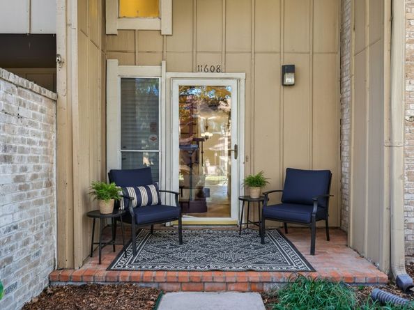 11608 Village Place Drive 334, Houston TX 77077