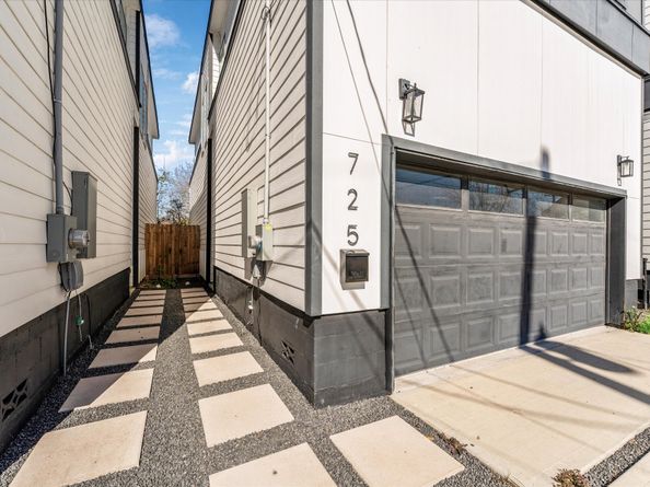 725 E 37th Street, Houston TX 77022