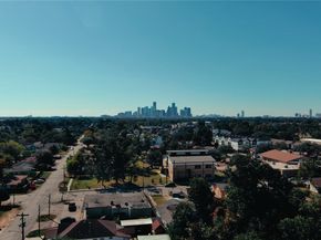 5105 Chapman Street, Houston TX 77009