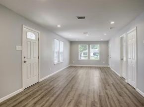 3801 Broyles Street, Houston TX 77026