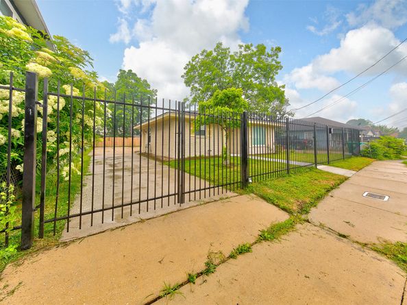 7732 Avenue I, Houston TX 77012