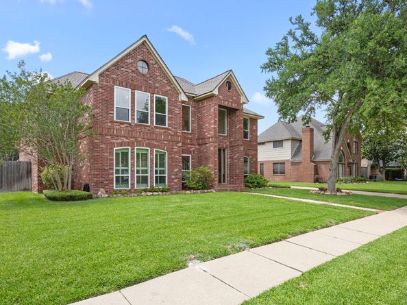 2211 Walnut Grove Lane, Richmond TX 77406