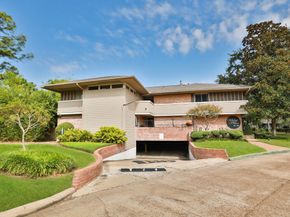 640 S Ripple Creek Drive S 640, Houston TX 77057