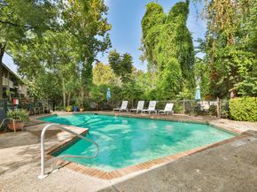 640 S Ripple Creek Drive S 640, Houston TX 77057