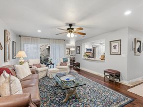640 S Ripple Creek Drive S 640, Houston TX 77057