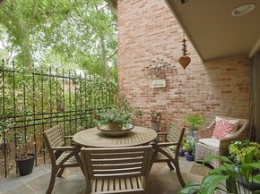 640 S Ripple Creek Drive S 640, Houston TX 77057