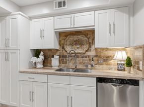 640 S Ripple Creek Drive S 640, Houston TX 77057