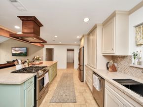 10115 Holly Springs Drive, Houston TX 77042