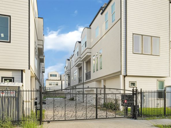 5619 Val Verde Street A, Houston TX 77057