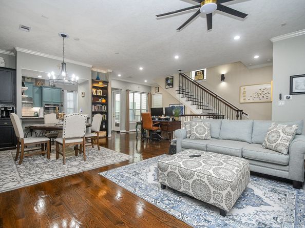 3322 Chenevert Street, Houston TX 77004
