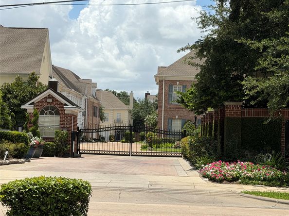 5225 Sagecircle Street S, Houston TX 77056