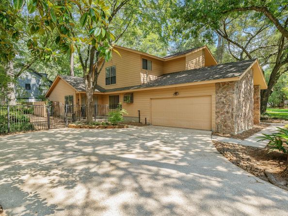 2 Crescent Falls Court, The Woodlands TX 77381