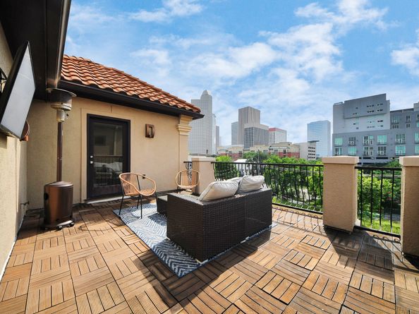 2008 Helena Street, Houston TX 77002