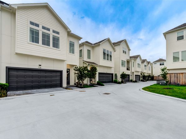 728 Carriage Knolls Drive, Houston TX 77008