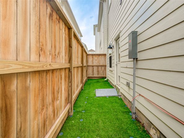 728 Carriage Knolls Drive, Houston TX 77008