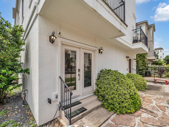 5501 Petty Street, Houston TX 77007