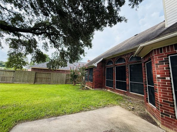 16619 Palisades Point Drive, Houston TX 77059