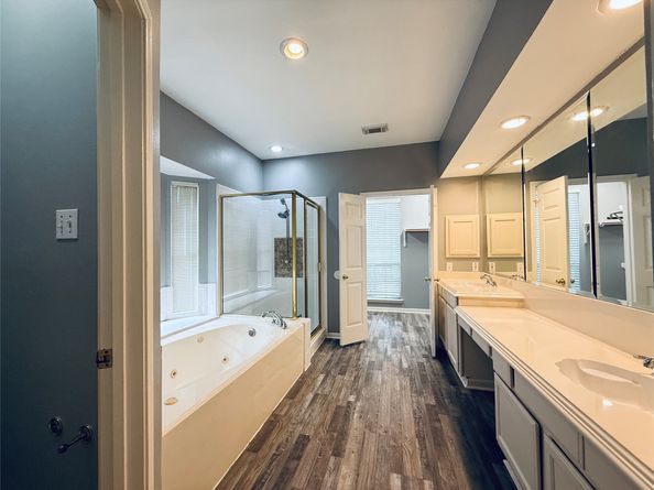 16619 Palisades Point Drive, Houston TX 77059