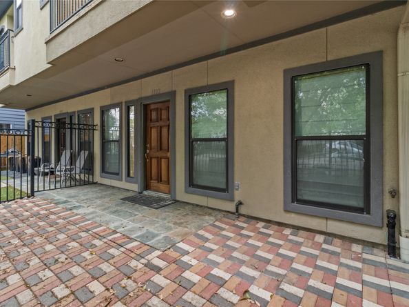1113 Saint Charles Street, Houston TX 77003