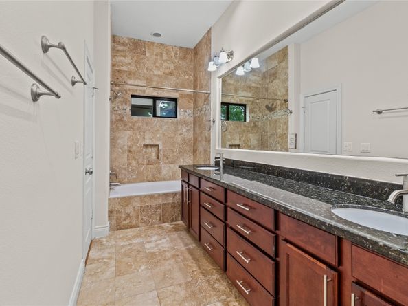 1113 Saint Charles Street, Houston TX 77003