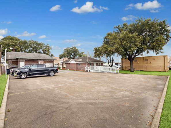 7828 Harrisburg Boulevard, Houston TX 77012