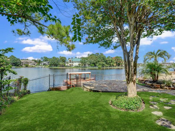 27 Pleasure Cove Drive, The Woodlands TX 77381